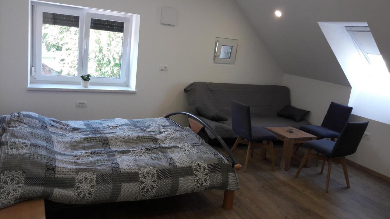 Apartma Sterle Stari Trg pri Lozu Kültér fotó
